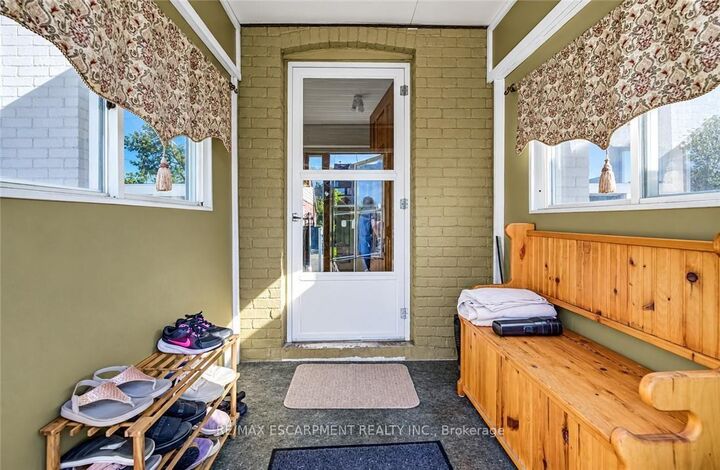 Property Photo:  3 Craigmiller Avenue  ON L8L 3H9 