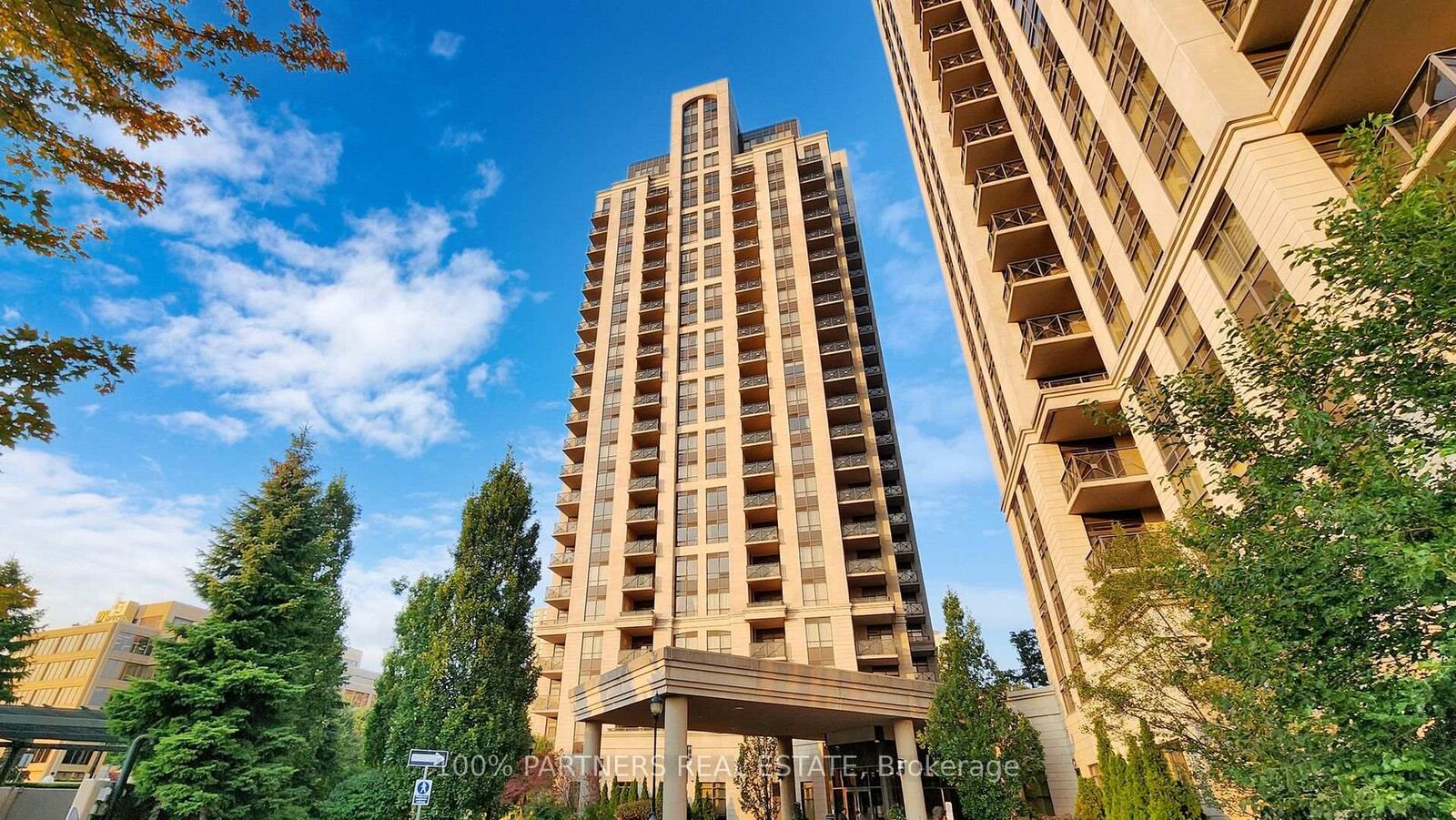 Property Photo: 133 Wynford Drive 1608 ON M3C 0J5