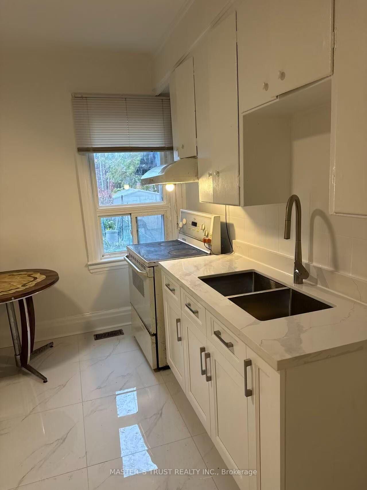 Property Photo:  841 Dupont Street  ON M6G 1Z7 