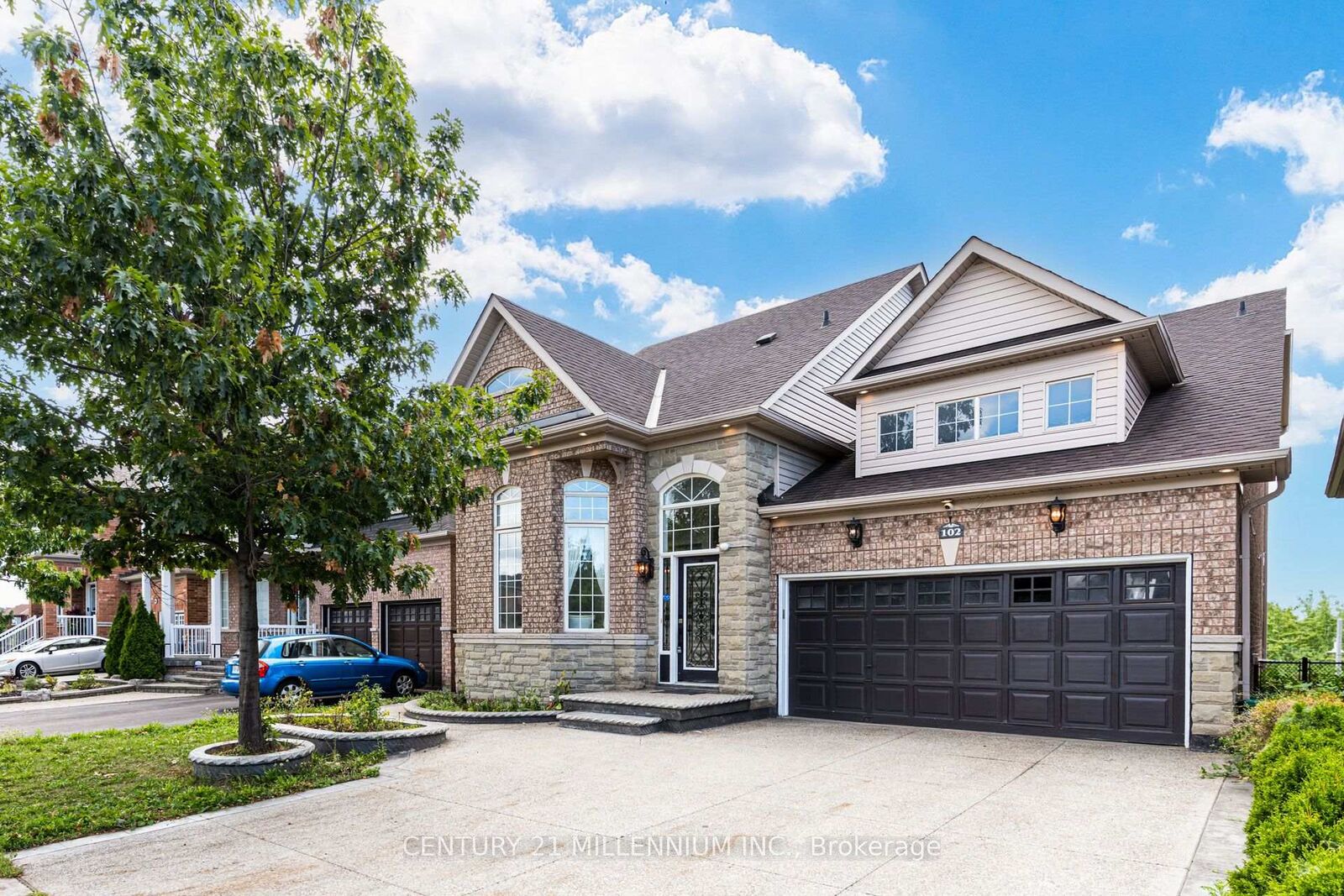 Property Photo: 102 Southlake Boulevard ON L6V 4P2