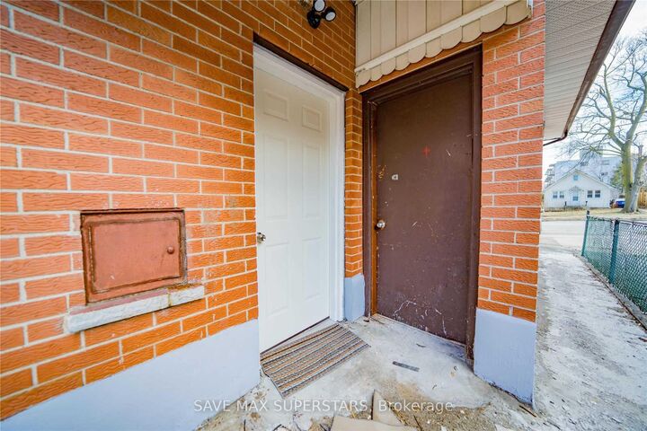 Property Photo:  372 Adelaide Avenue B  ON L1J 2R6 