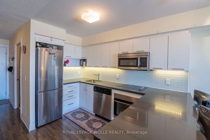 Property Photo:  555 Wilson Avenue E409  ON M3H 0C5 