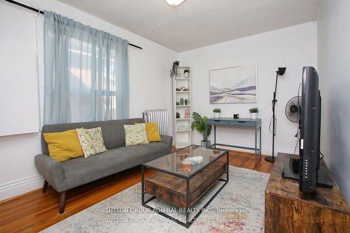 Property Photo: 1537 Dufferin Street 2 ON M6H 3L5