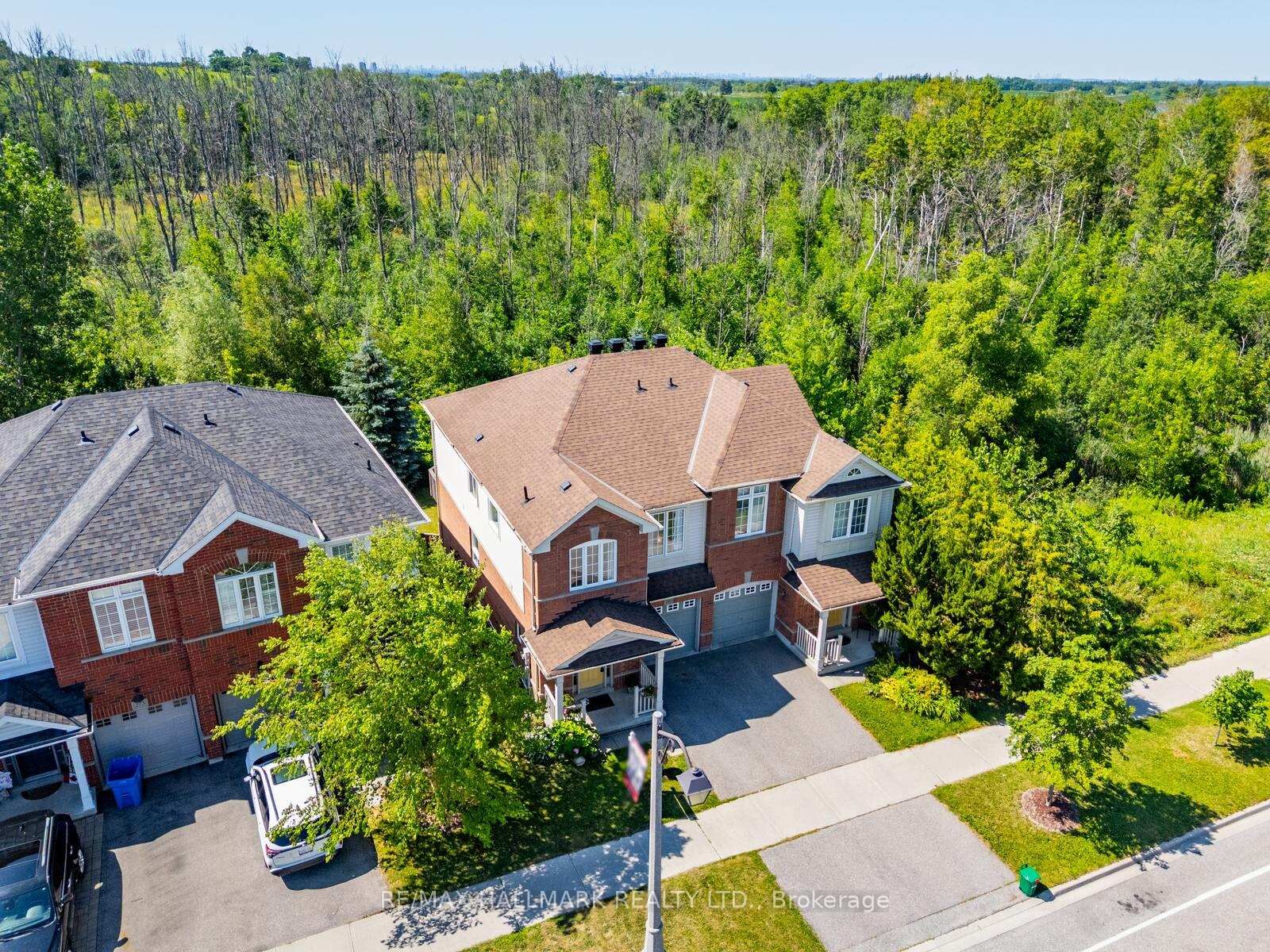 Property Photo:  281 Reeves Way Boulevard  ON L4A 0H7 