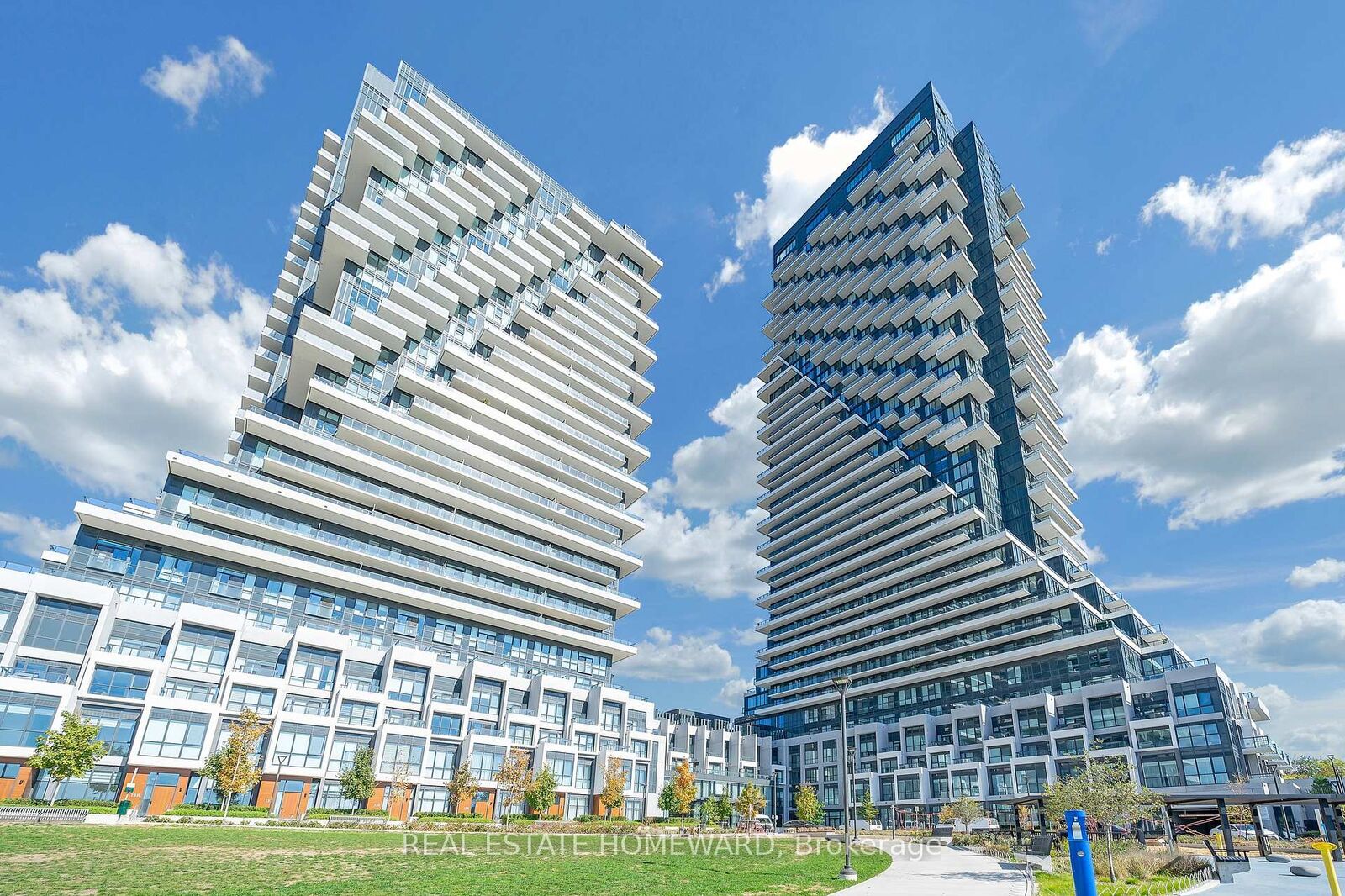 Property Photo: 20 Inn On The Park Drive 2039 ON M3C 0P8