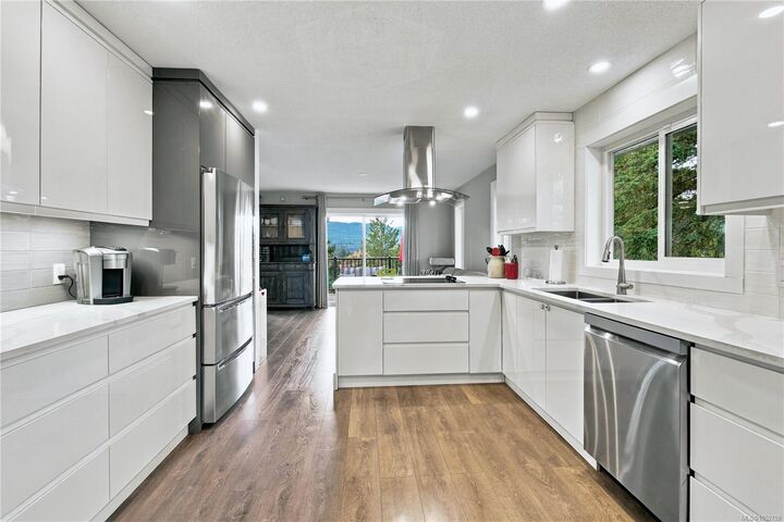 Property Photo: 530 Summit Dr BC V9T 5J7