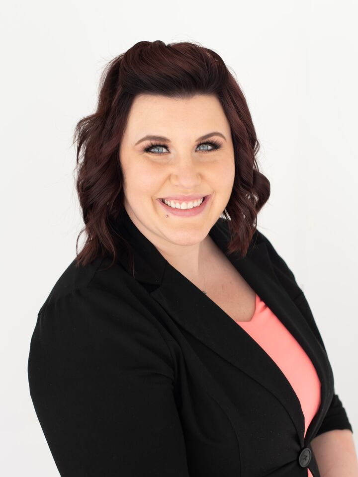 Brittany Geisler, Associate Real Estate Broker in Naperville, Circle
