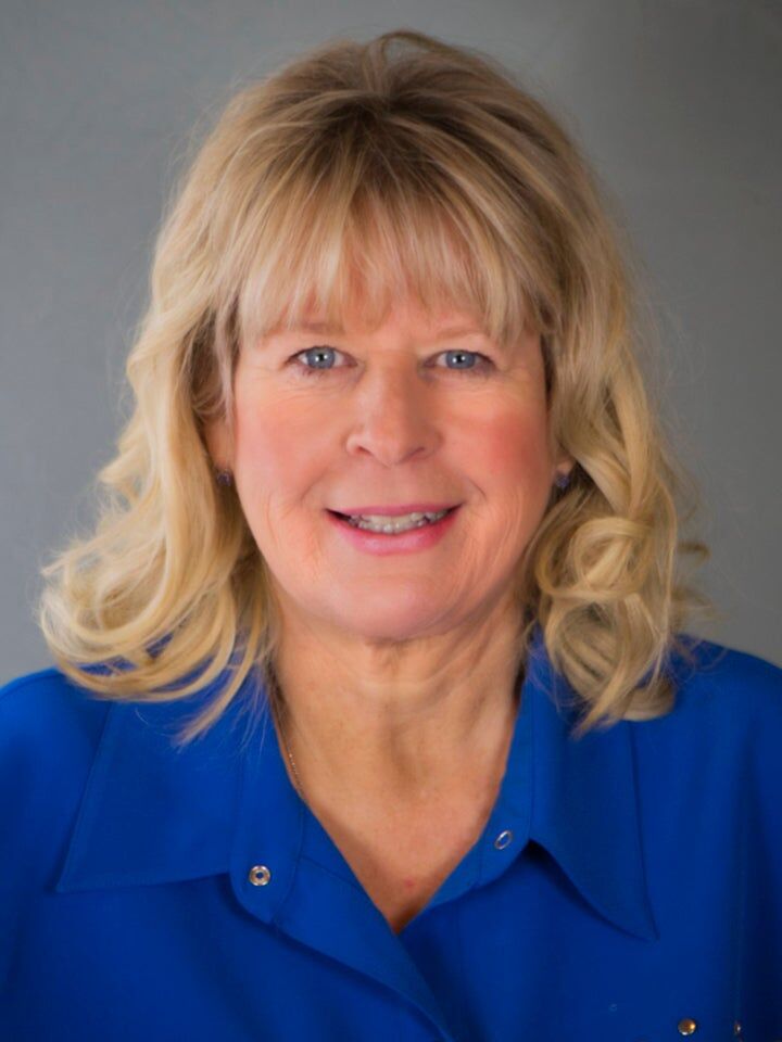 Linda Kennedy, Real Estate Broker in Kennewick, Tomlinson