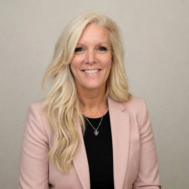 Dawn Hills, Real Estate Broker in Eugene, Equinox