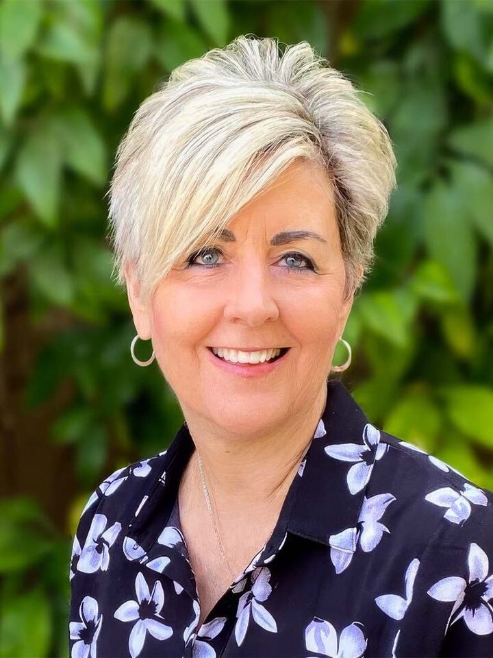 Laurie Carlson, Real Estate Salesperson in Anaheim, Affiliated