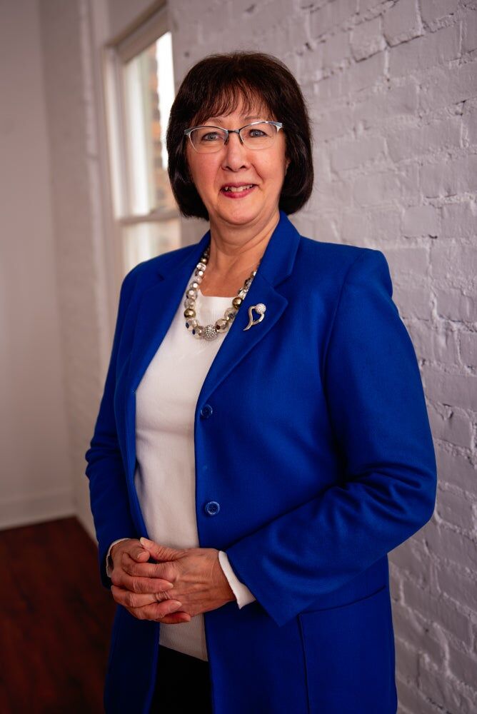 Barbara Groves, Real Estate Salesperson in Hillsdale, Groves Real Estate