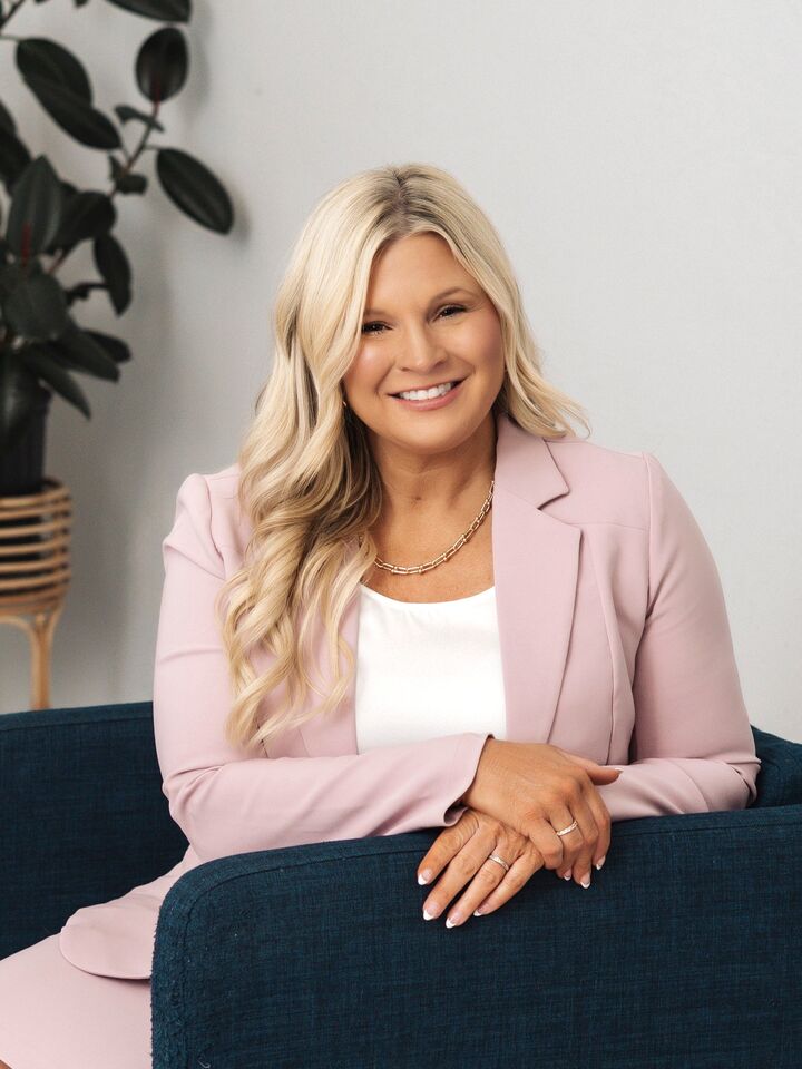 Joy Dobson, Real Estate Salesperson in Freeland, Signature Realty