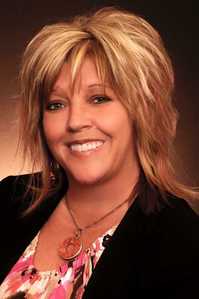 Felicia Hengle, Real Estate Salesperson in Westlake, Schmidt Family of Companies