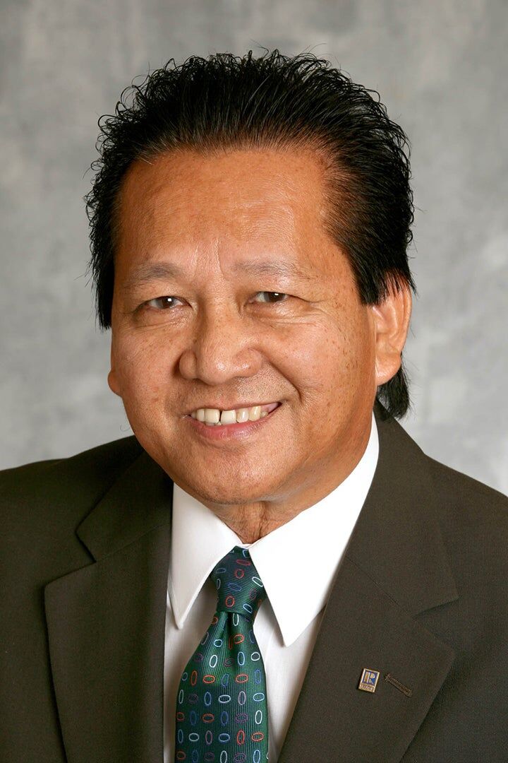 Rolly Maclang, Real Estate Salesperson in Glendale, Hallmark Realty