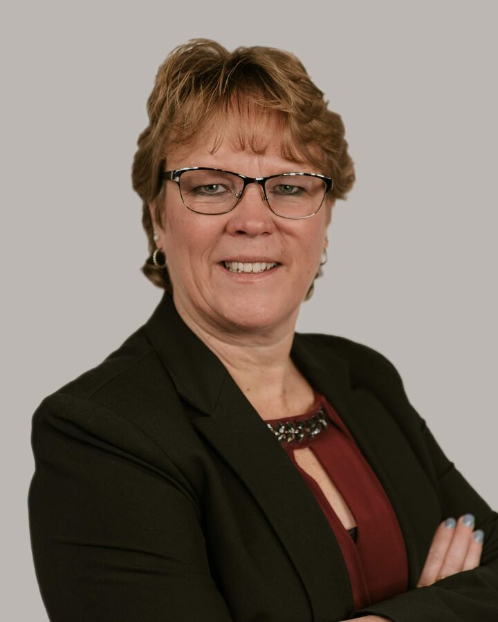Pam Houdek, Real Estate Salesperson in Columbus, Realty Team