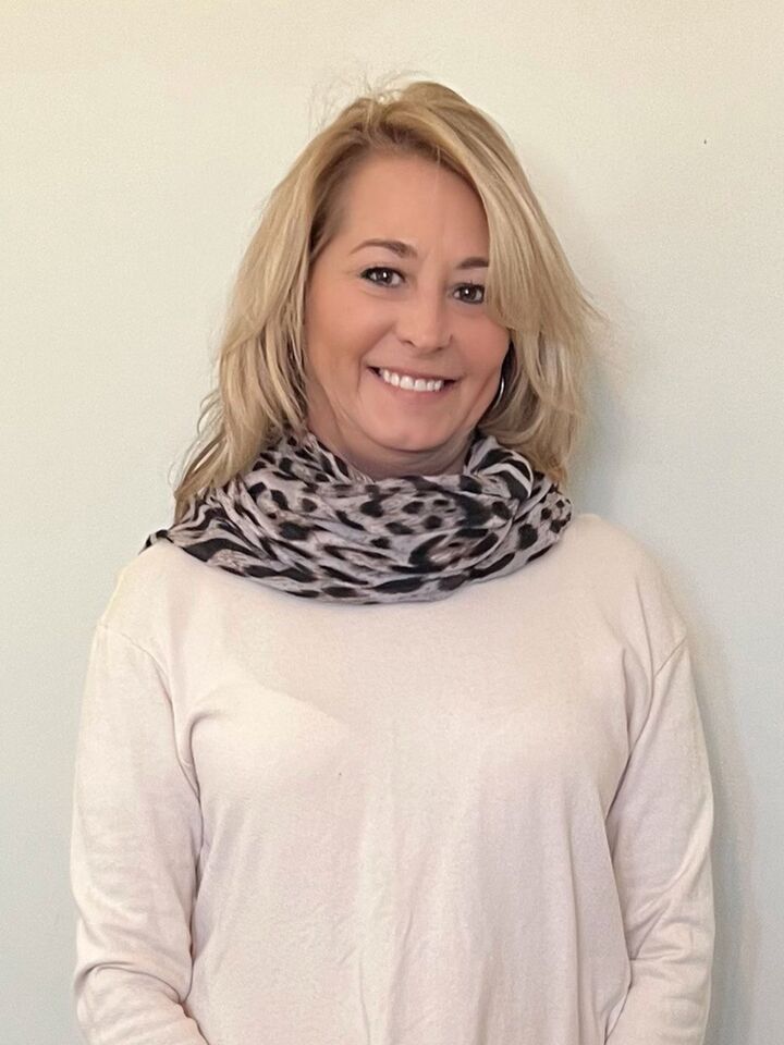 Betsy Asbury-Parsons,  in Vienna, Select Properties