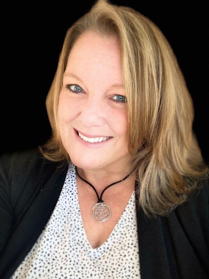 Carolynne Deloreto, Real Estate Salesperson in Mystic, Shutters & Sails