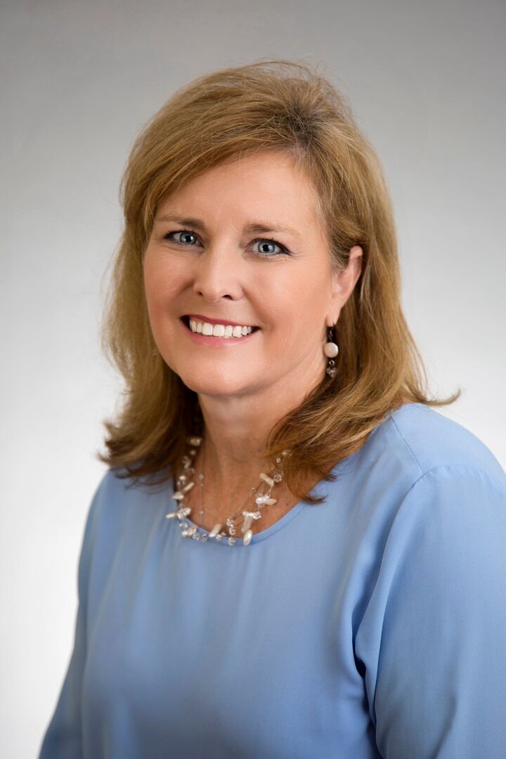 Julie Hingle,  in Mandeville, TEC