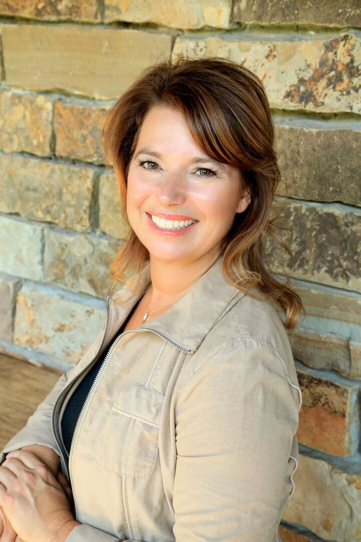 Laura Hall, REALTOR® in Santa Rosa, Icon Properties