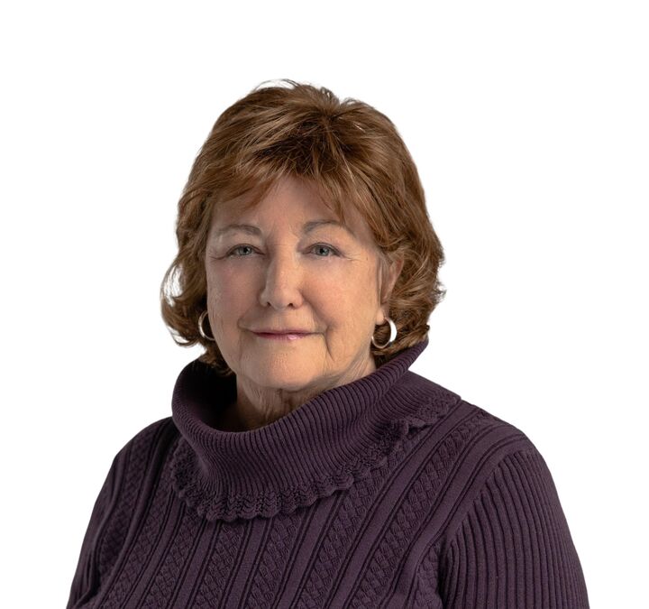 Charlotte McClain-Wallace, Real Estate Broker/Real Estate Salesperson in Manchester, Solid Gold Realty