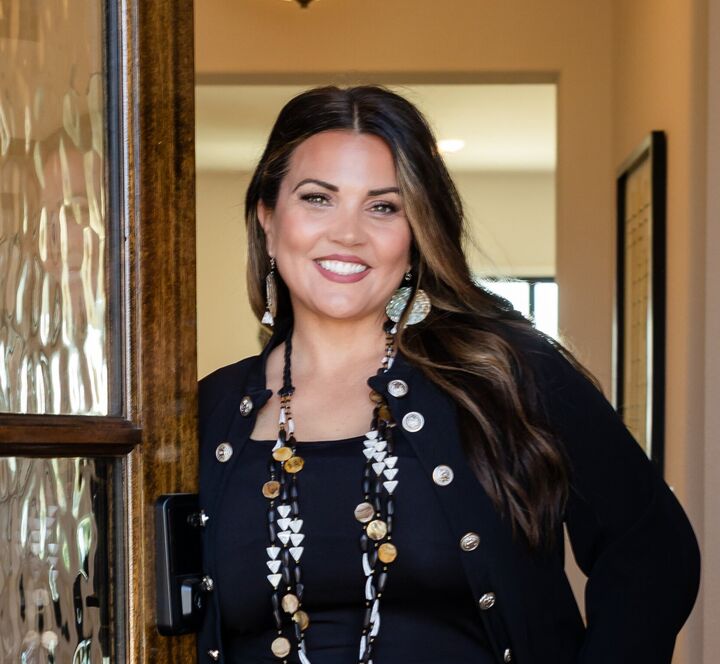 Sashelle Broadbent,  in Van Alstyne, Crew
