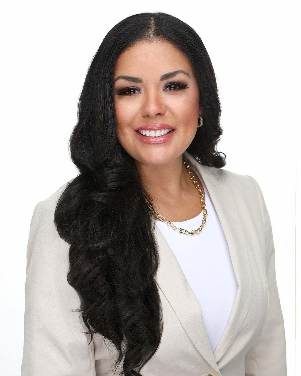 Yesenia Jauregui, Real Estate Salesperson in La Mesa, West