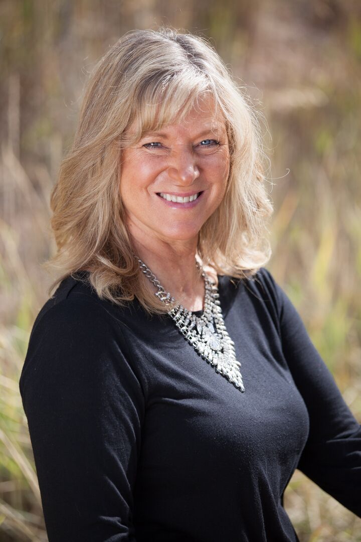 Cynthia Ebert, Associate Real Estate Broker in Edwards, Top Dog Properties