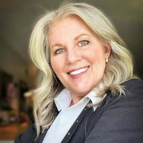 Melissa Oliver, Real Estate Broker in Bettendorf, Signature Real Estate