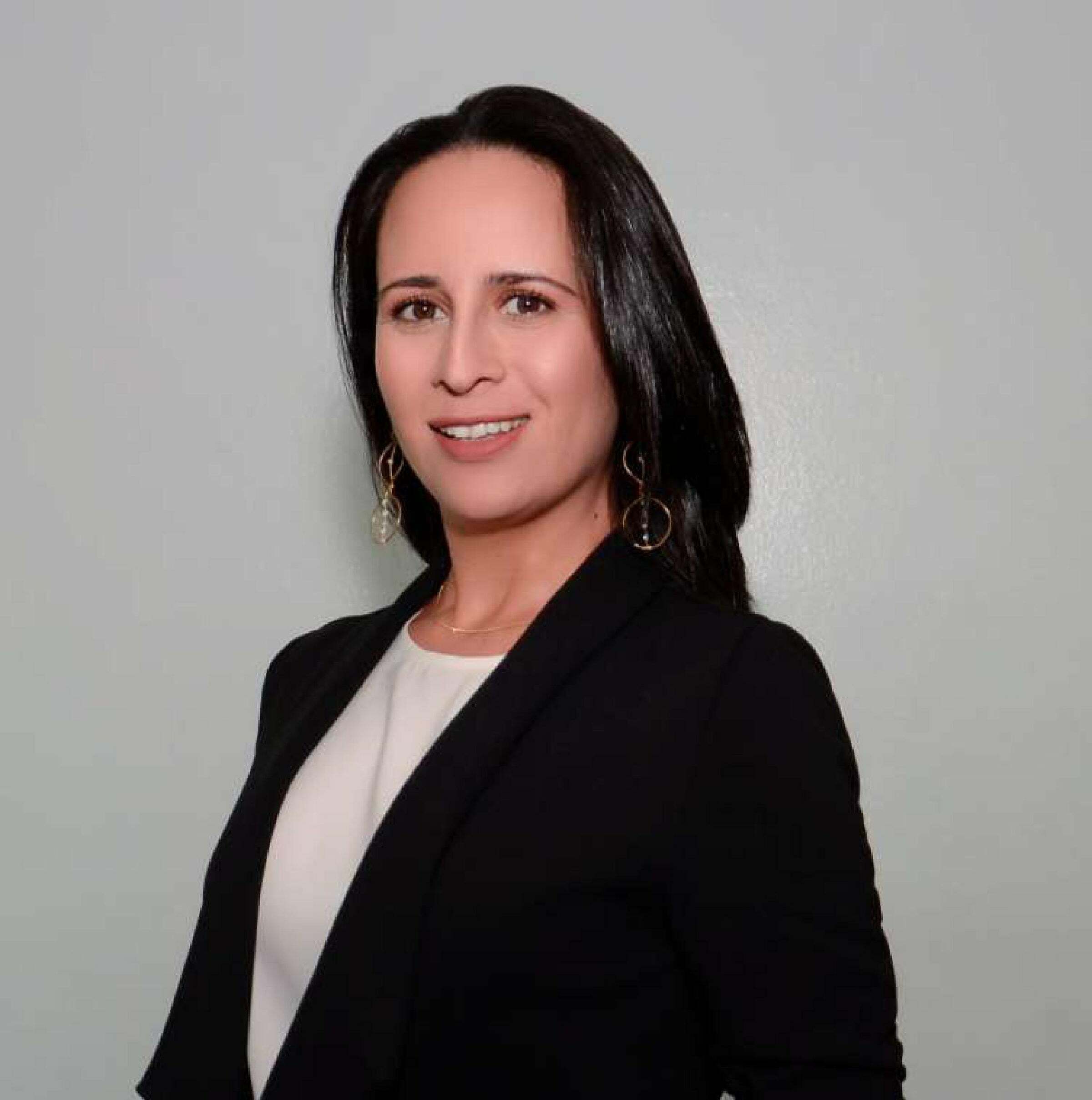 Claudia Paz, Real Estate Salesperson in Miami, World Connection