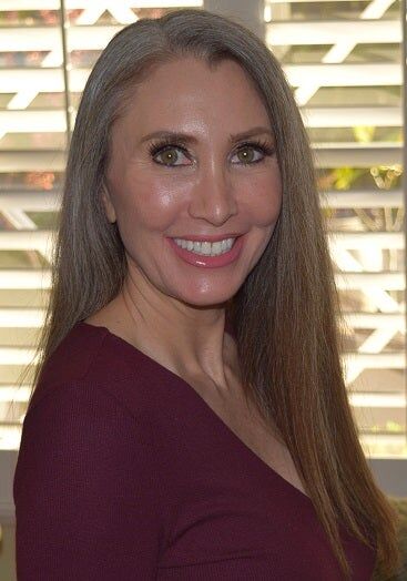 Suzana Delis,  in Glendale, Hallmark Realty