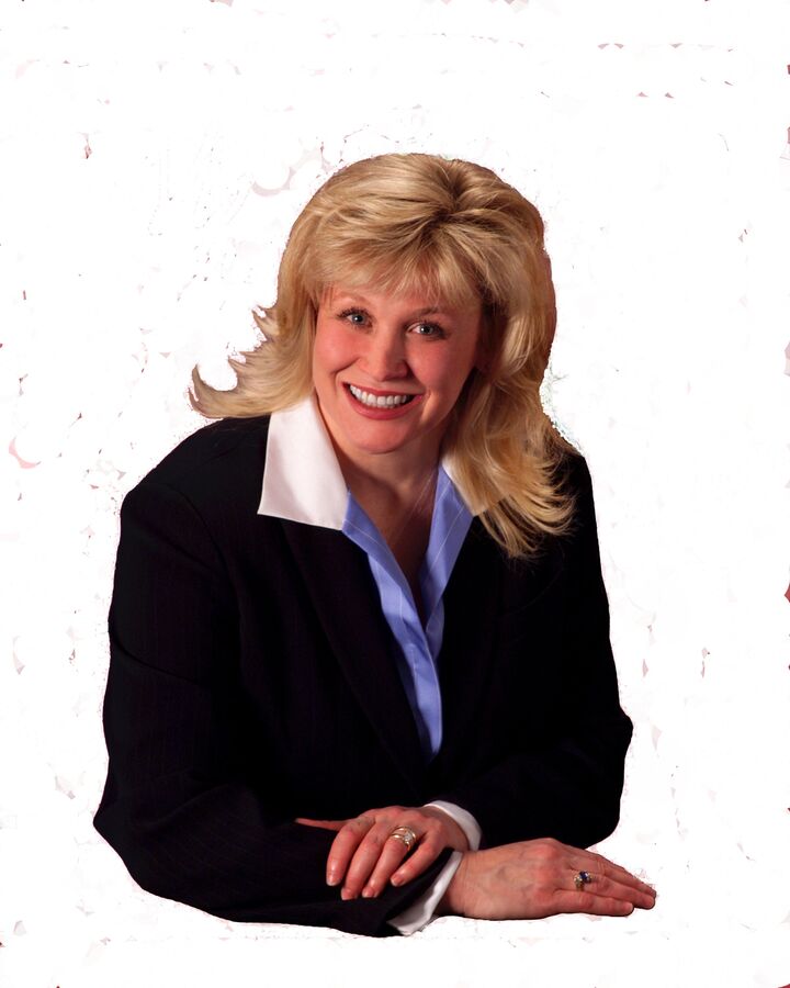 Carol Kwapich, Associate Real Estate Broker in Schererville, Circle