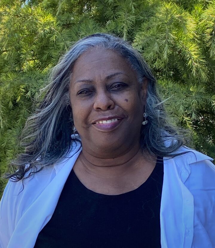 Gwenda Kenon, Front Desk Admin / Marketing Support in Shoreline, Windermere