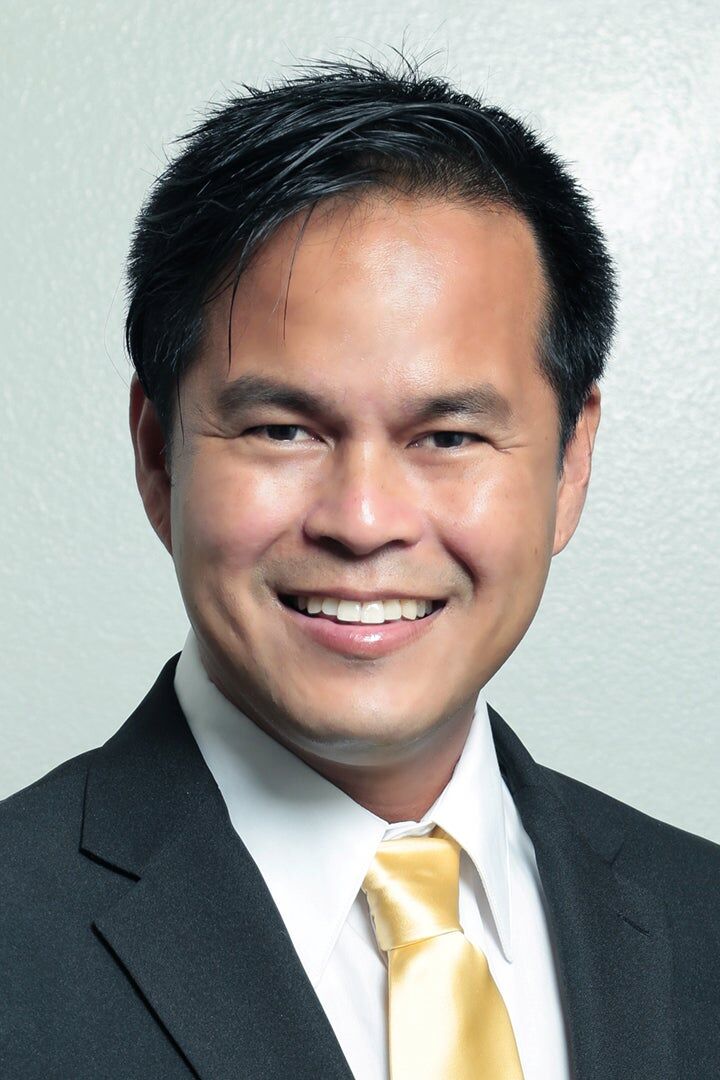 Giovanni Omega, Real Estate Salesperson in Glendale, Hallmark Realty