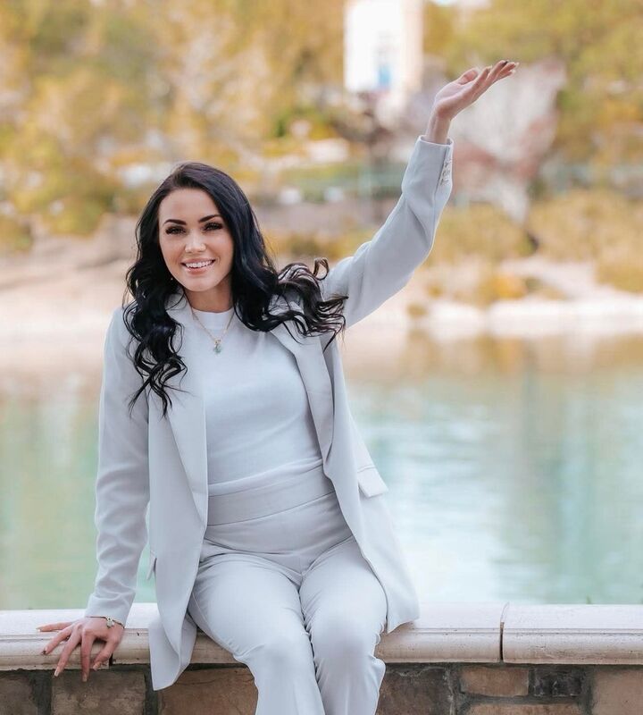 Adrienne Dziemieszko, Real Estate Salesperson in Las Vegas, Americana