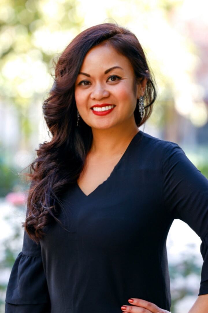 Michelle Romero, Real Estate Salesperson in Glendale, Hallmark Realty