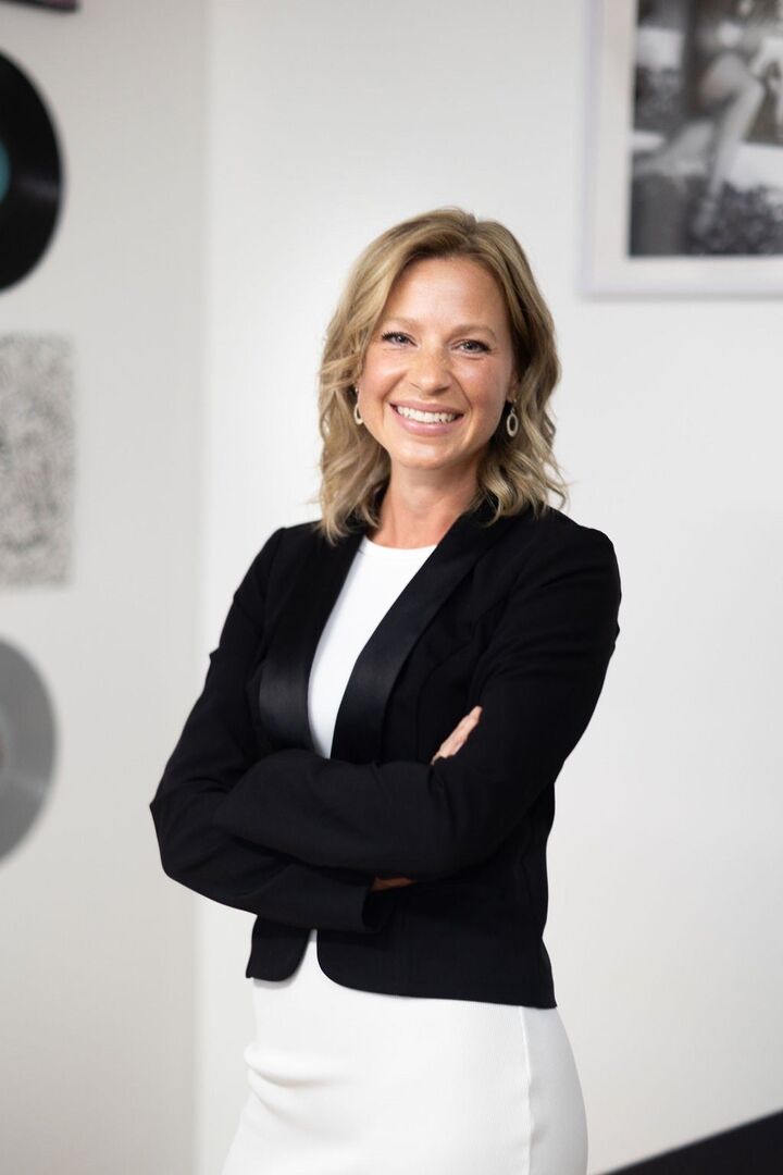Brooke Saunderson, Real Estate Salesperson in Fulton, Leah's Signature