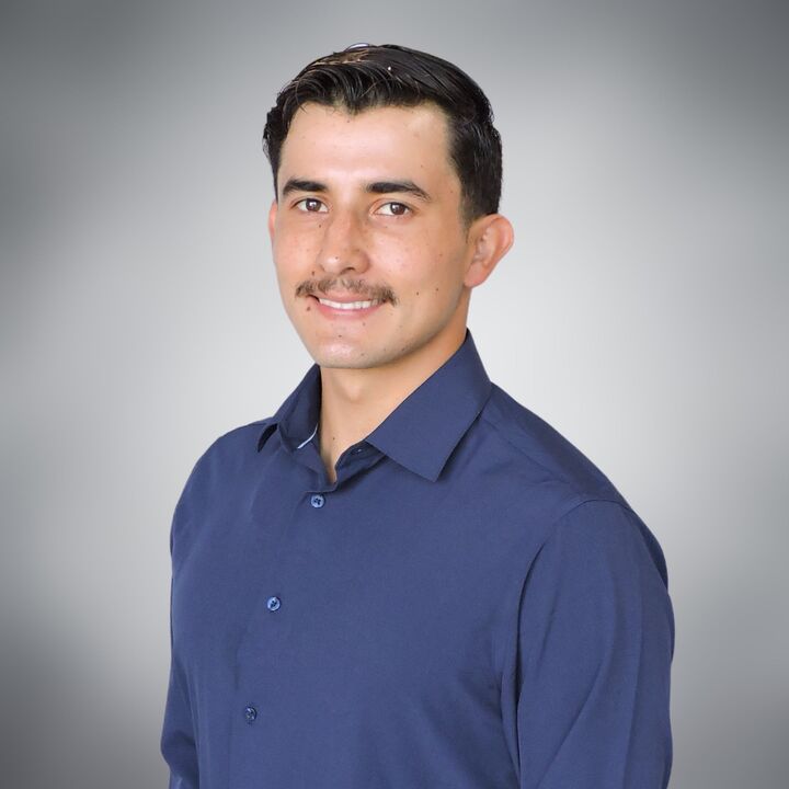 Osvaldo Ruiz, Real Estate Salesperson in Hemet, Masters