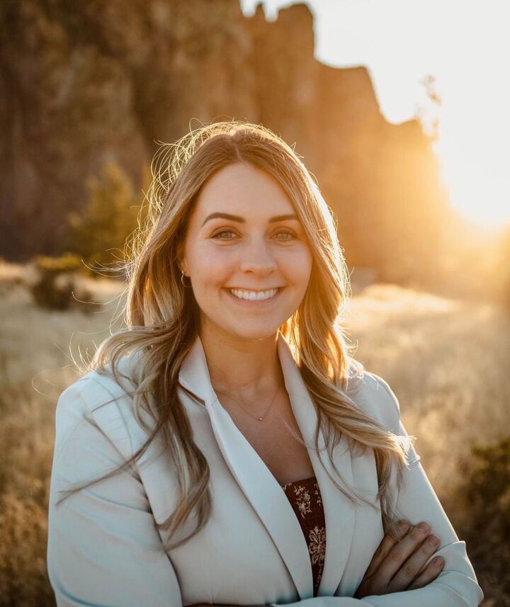 Mackenzie Licea, Real Estate Broker in Prineville, Sun Country Realty, Inc.