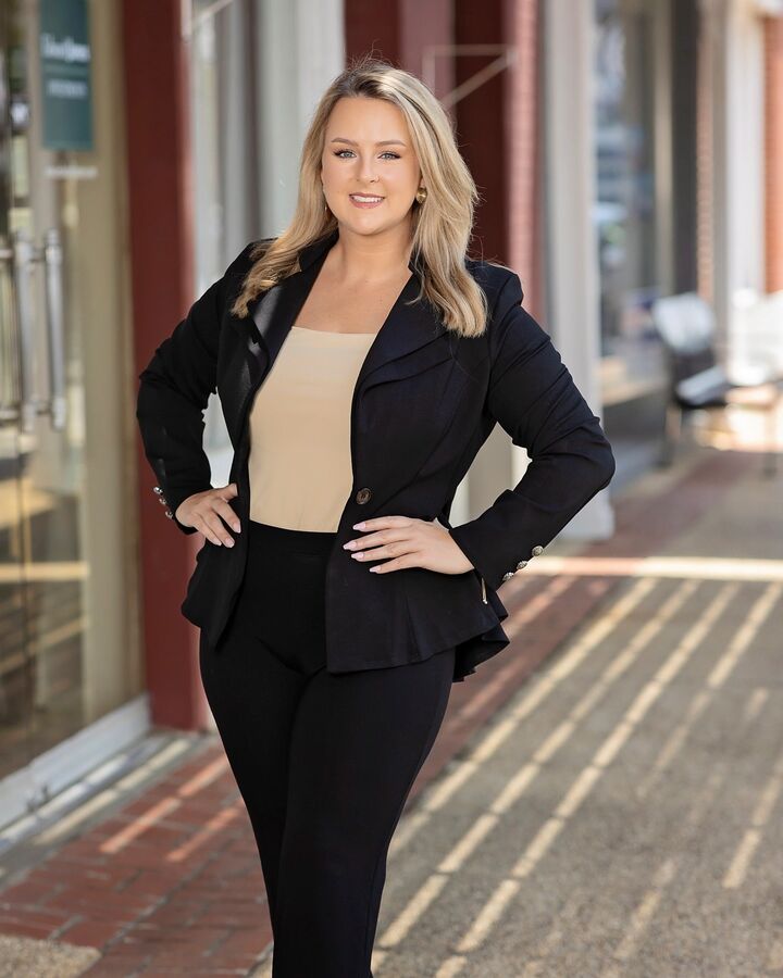 Elizabeth Loper, Associate Real Estate Broker in Leakesville, Smith Homes, Realtors