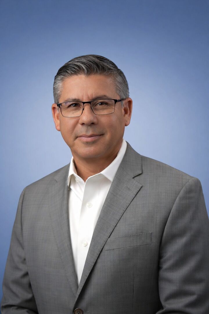 Cesar Carrillo, Sales Associate in Arcadia, Southern California