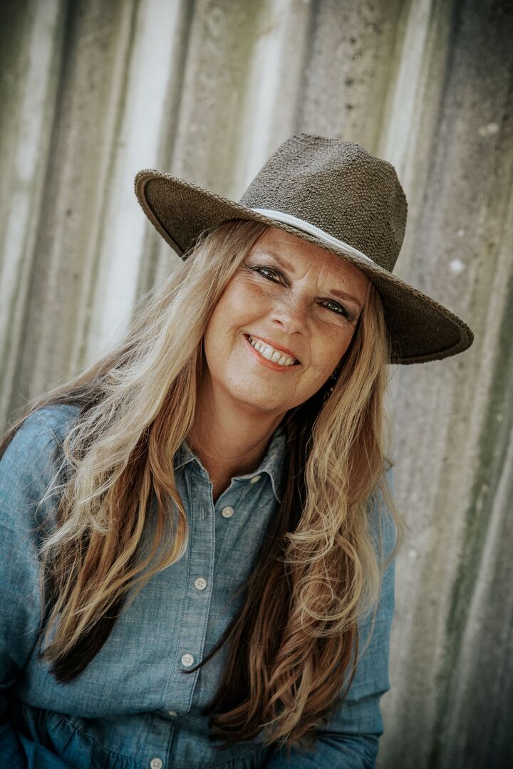 Janice VandenBerg, Real Estate Broker/Real Estate Salesperson in Holland, Schmidt Realtors