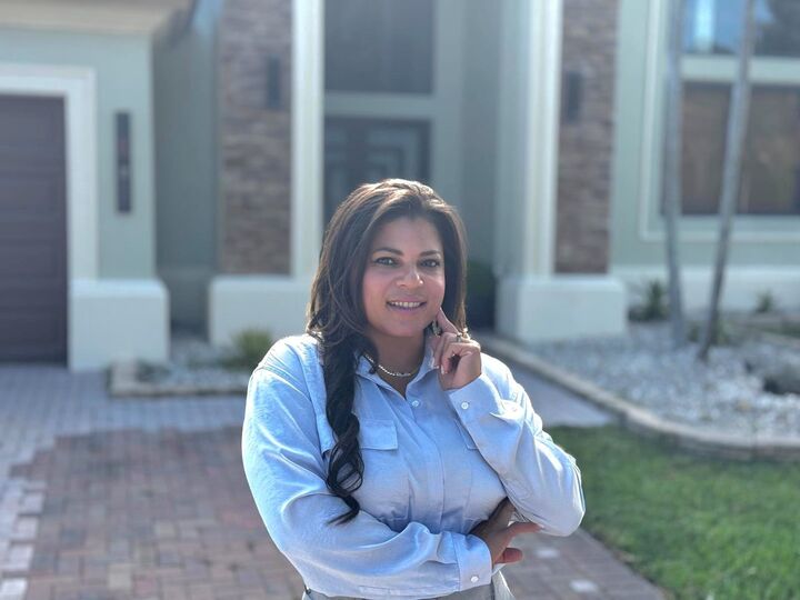 Rosa Peralta, Real Estate Salesperson in Pembroke Pines, North East