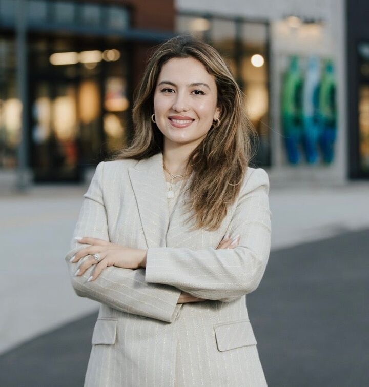 Sinamis Jallouqa,  in Orland Park, Circle