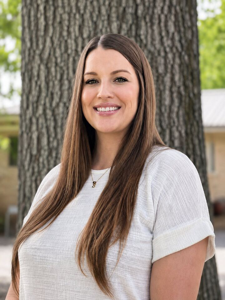 Brittany Elliott, Real Estate Salesperson in Natchitoches, Rhodes Realty