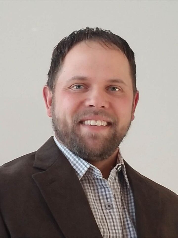 Derek Sunday, Real Estate Salesperson in Mauston, Affiliated
