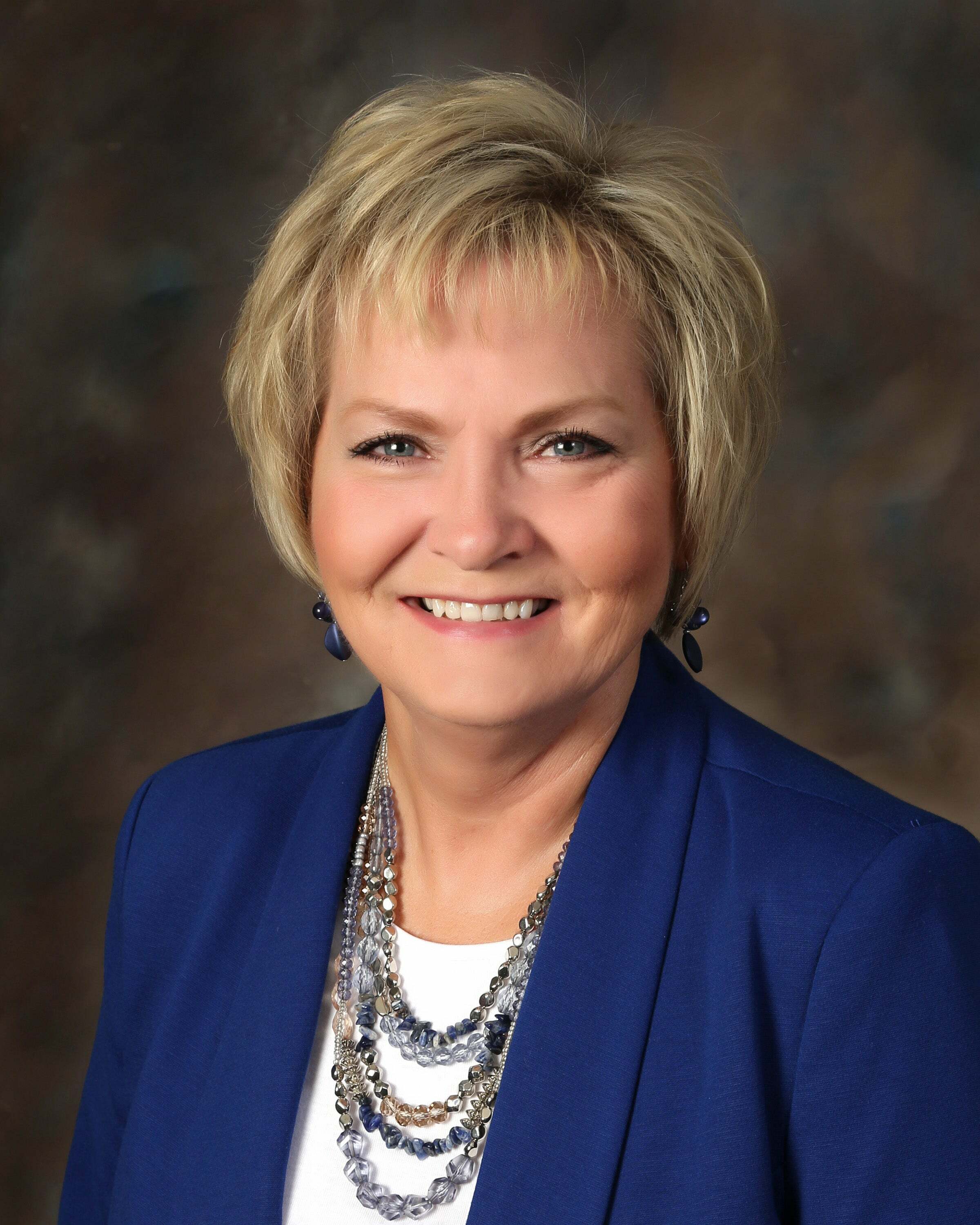 Donna Carlin, Real Estate Salesperson in Sioux City, Associated Brokers Realty, Inc.