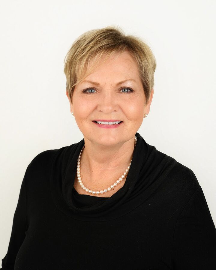 Donna Carlin, Real Estate Salesperson in Sioux City, Associated Brokers Realty, Inc.