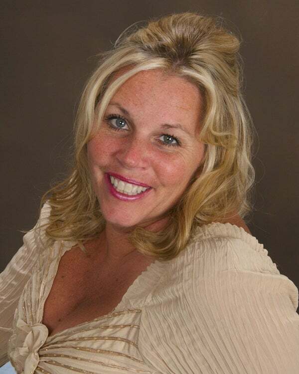 Carole Ann Catapano, Associate Real Estate Broker in Bethpage, Catapano Homes