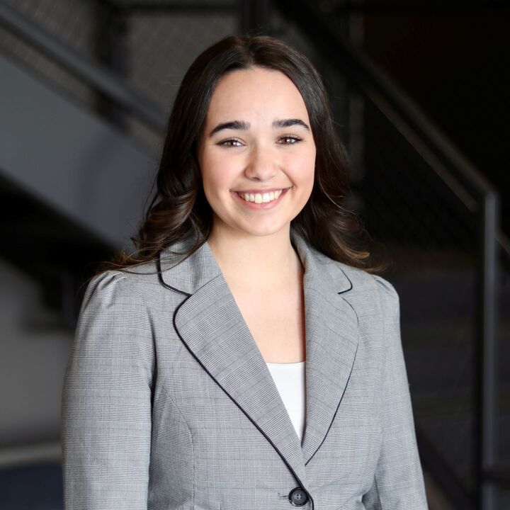 Olivia Hopkins, Real Estate Salesperson in Pella, Signature Real Estate