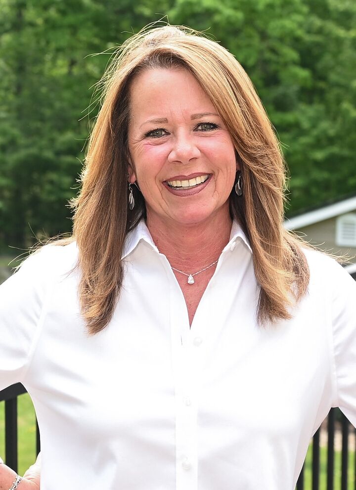 Julie Teets, Real Estate Salesperson in Winchester, ERA OakCrest Realty, Inc.